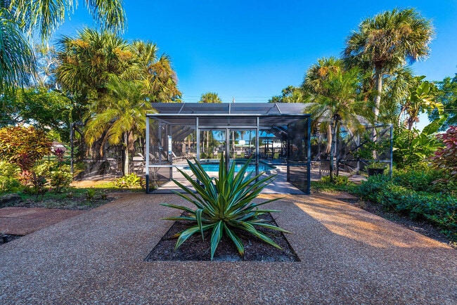 Building Photo - 4143 Palm Forest Dr N