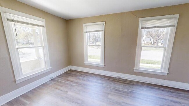 Building Photo - 716 Pearl St