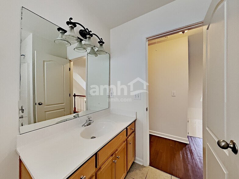 Building Photo - 679 Whispering Breeze