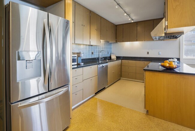 Building Photo - Downtown Anchorage Two Bedroom Two Bath wi...