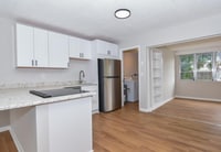 Building Photo - 423 SE Parkway Dr