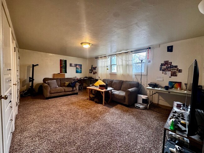 Building Photo - Frame House Duplex