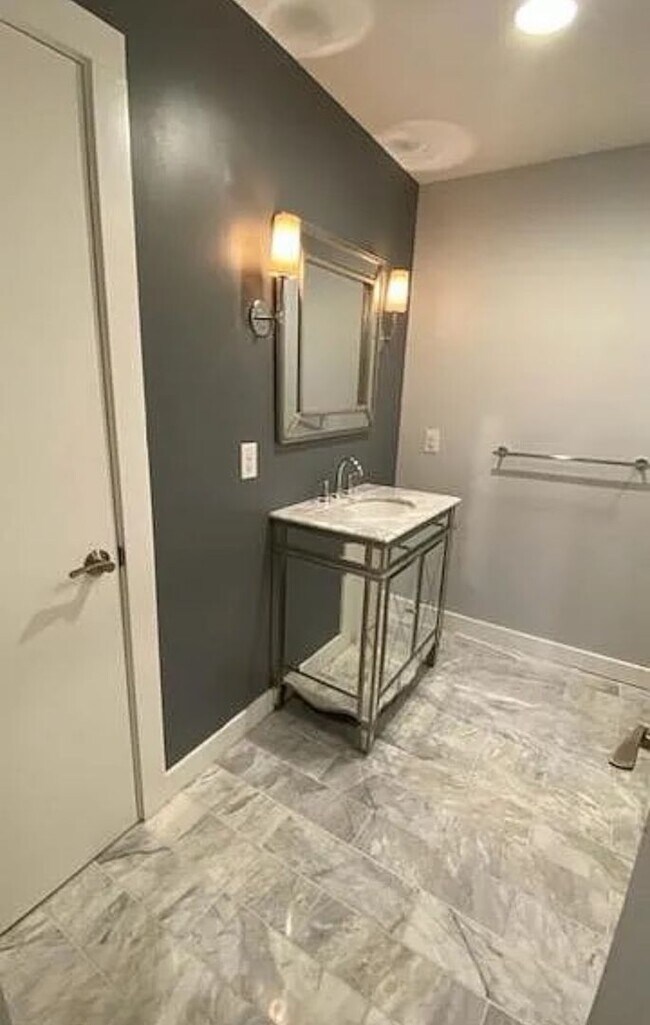 Building Photo - Charming All-Brick 2 Bedroom, 2 Bath Home ...