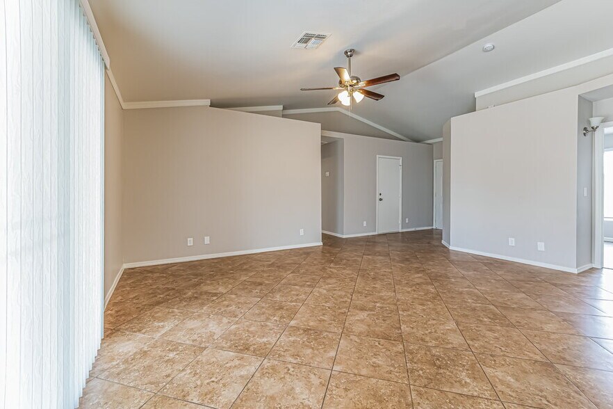 Building Photo - 986 S Wanda Dr