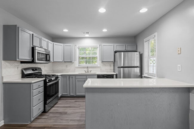 Building Photo - 10660 Holly Ridge Blvd