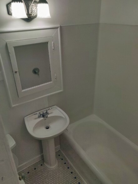 Building Photo - 4737 Brooklyn Ave NE