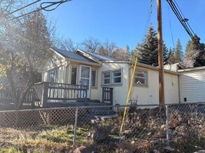 Building Photo - 220 N Pine St