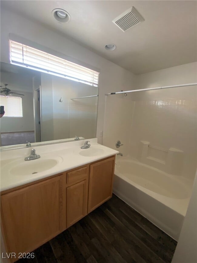 Building Photo - 987 Cantabria Heights Ave