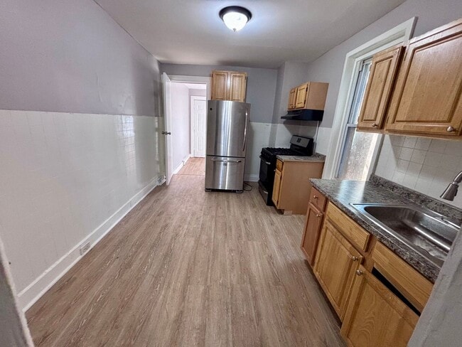 Building Photo - 3 Bedroom Home on Walnut St, Trenton