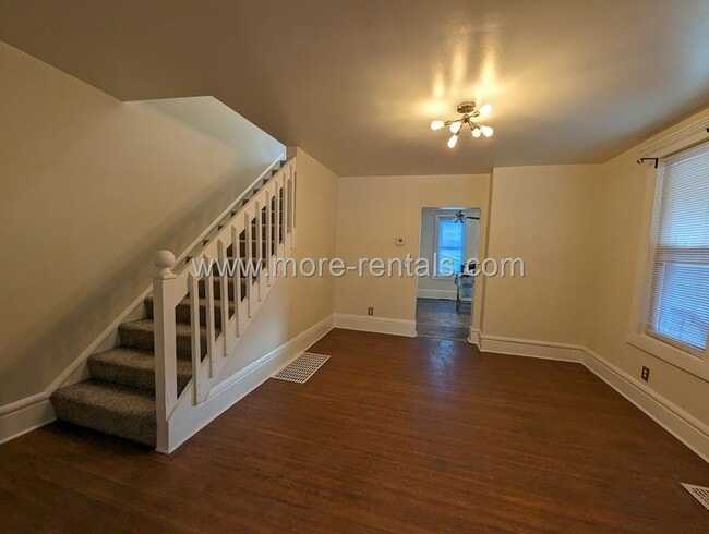 Building Photo - Large remodeled German Village area house