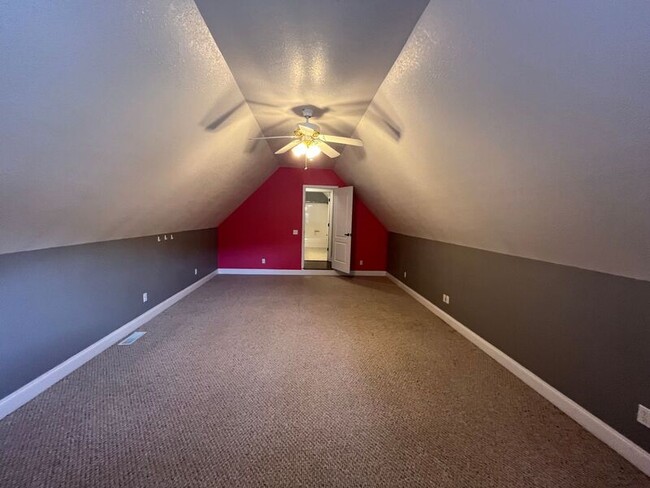 Building Photo - 607 Castle Dr