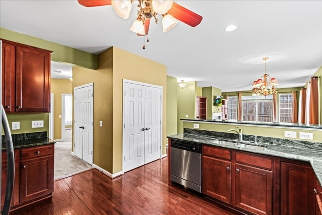 Building Photo - 3 Bed 3 Bath in 55+ Four Seasons Dumfries, VA