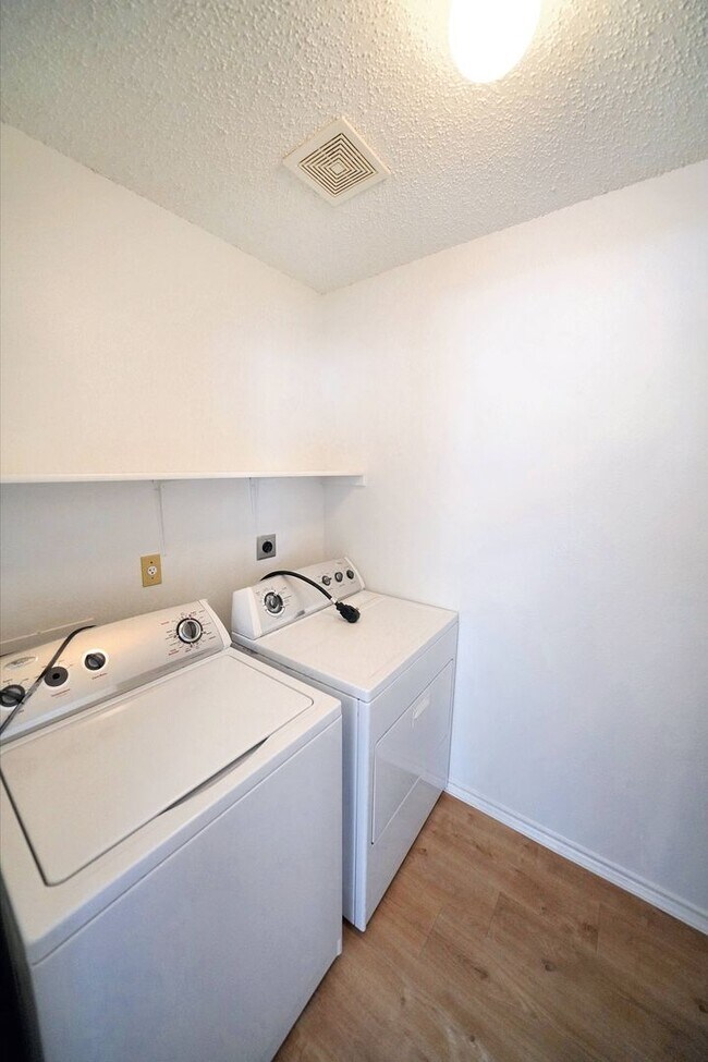 Building Photo - Move-in Ready Home Available in Converse -...