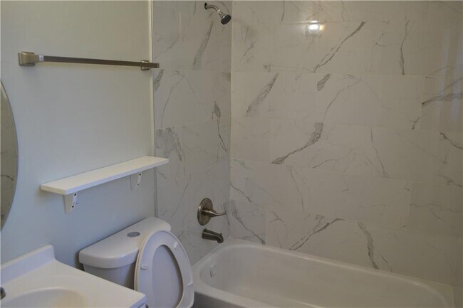 Building Photo - 555 Lee Byrd Rd