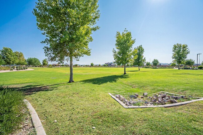 Building Photo - Gated Community Amazing ameneties