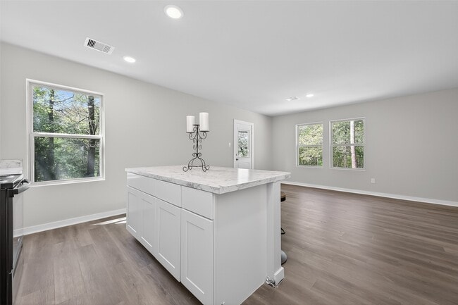 Building Photo - 154 Lakeview Dr
