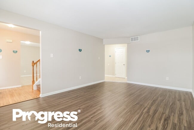 Building Photo - 733 Sage Hill Dr