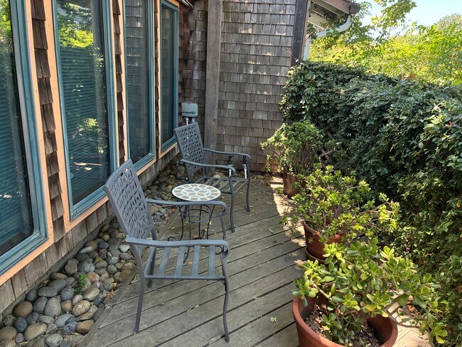 Building Photo - Gorgeous North Davis 3 bedroom available f...