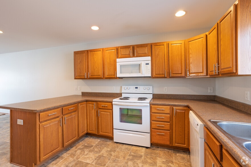 2BR, 1.5BA - 1,228SF - Kitchen - Hawkeye Townhomes