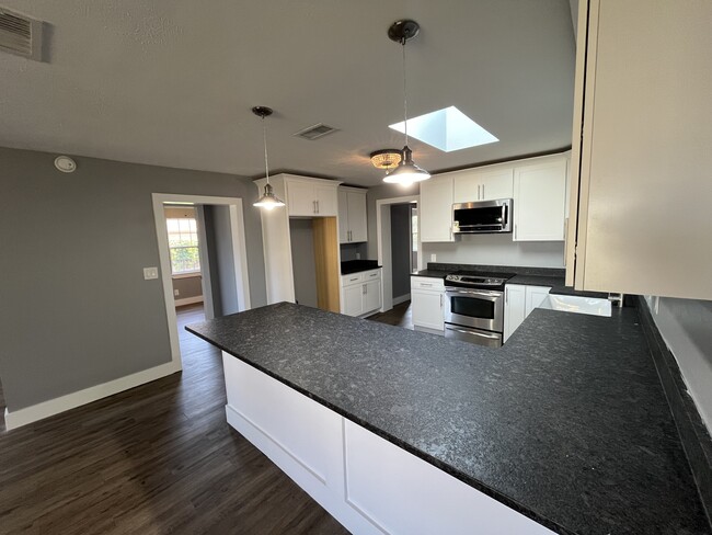 Building Photo - 6219 Poinciana Dr