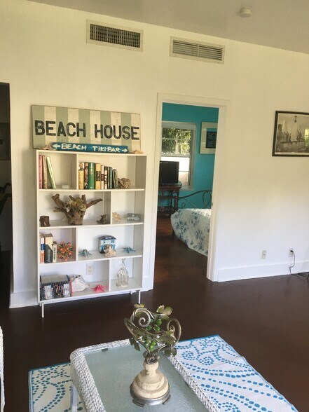 Building Photo - 935 10th St