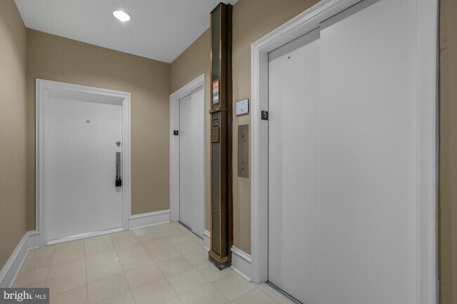 Building Photo - 1920 Chestnut St