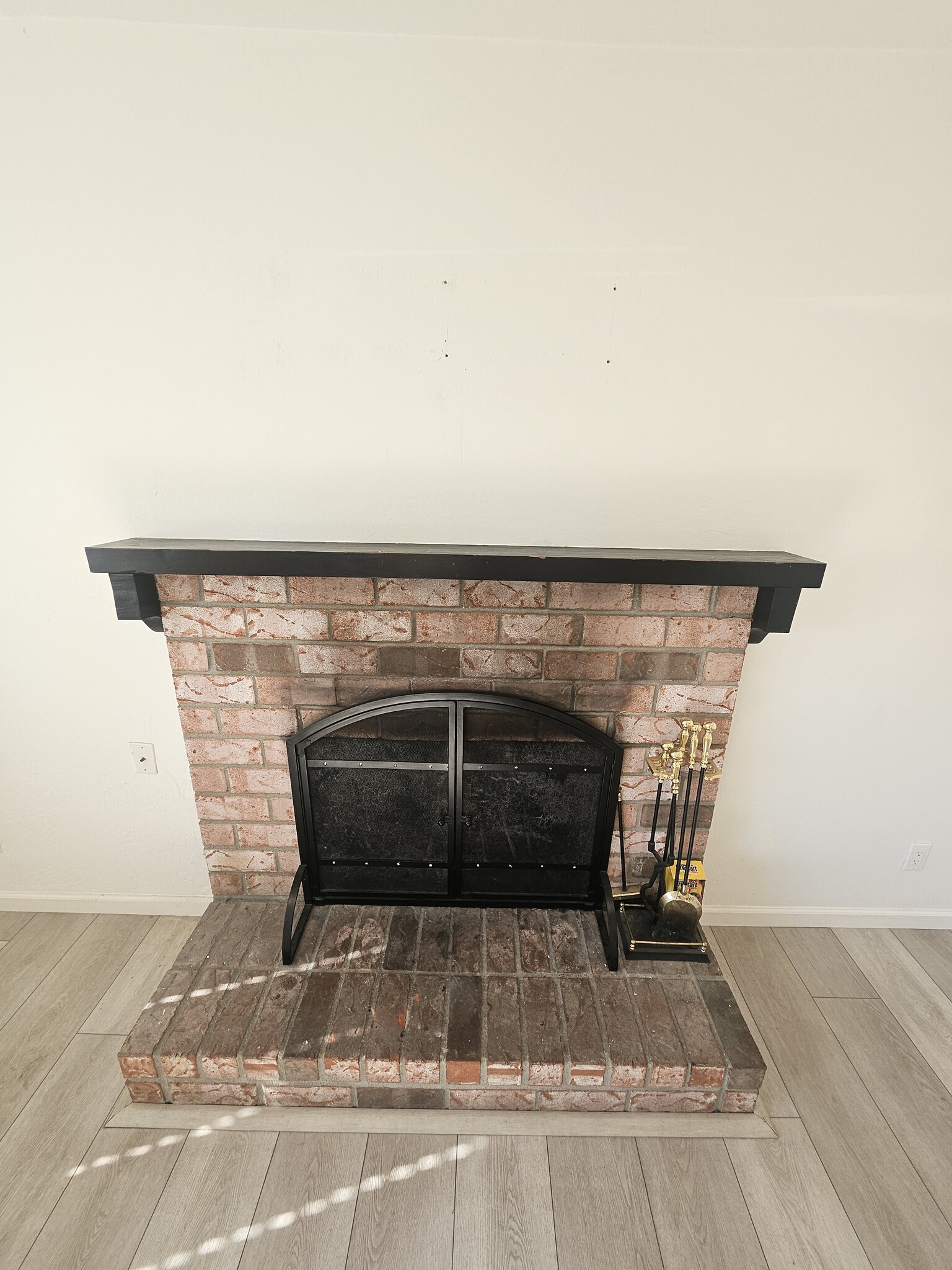 Fireplace - 4380 Diamond St