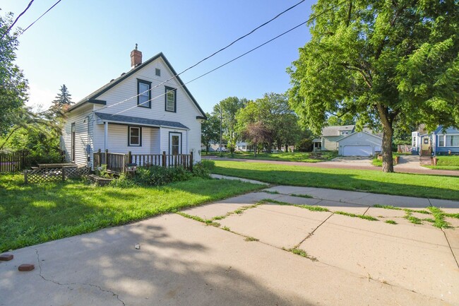 Building Photo - 1515 S Duluth Ave
