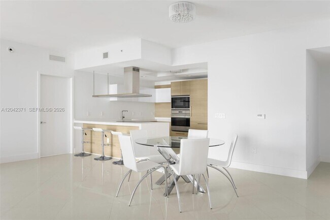 Building Photo - 17301 Biscayne Blvd