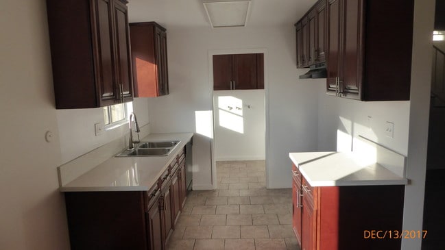 Kitchen Picture #2 - 20214 Cohasset St