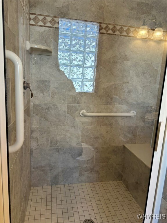 Building Photo - 8047 Laurel Park Ln