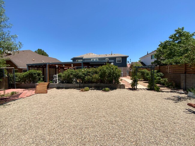 Building Photo - 3 Bedroom Home Available Near Golf Course ...