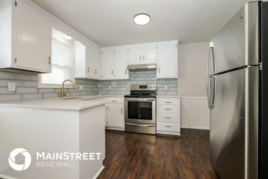 Building Photo - 11515 N Charlotte St