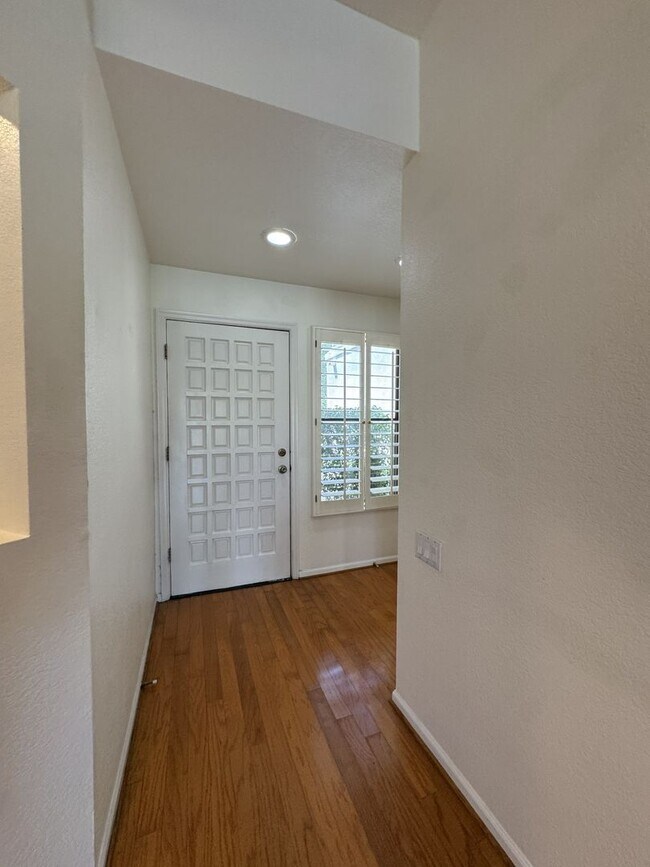 Building Photo - LUXURY LAKEFRONT GAINEY RANCH TOWNHOME WITH GOLF COURSE VIEWS – RESORT STYLE SCOTTSDALE LIVING!