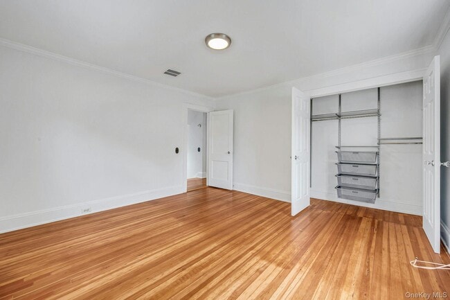 Building Photo - 10 Carman Rd