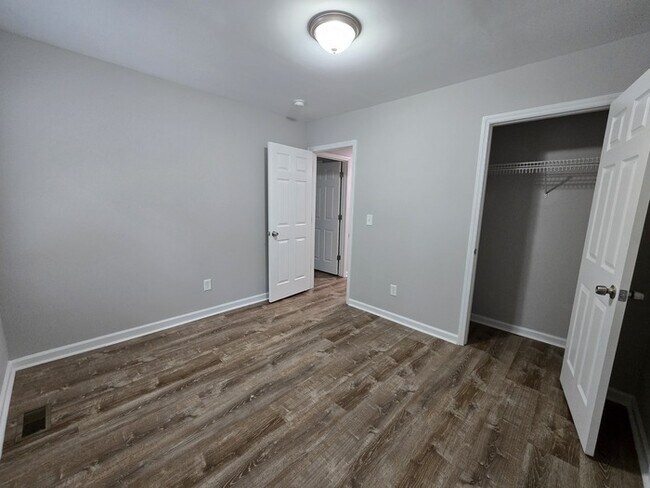 Building Photo - !!!!300 Off Rent!!! Available Now! Great Durham location newly remodeled. Single family home.