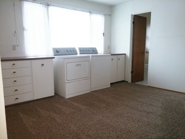 Building Photo - Ranch Style Home in the Lewis and Clark Area
