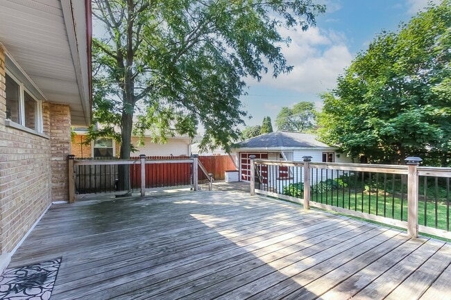 Building Photo - 9128 Birch Ave