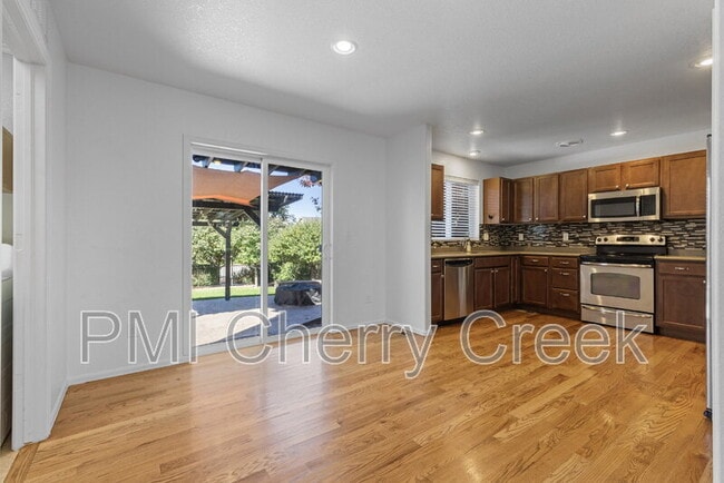 Building Photo - 267 N Millbrook St