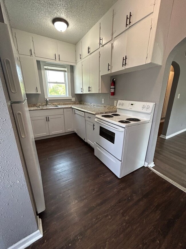 Building Photo - 1701 Onalaska Ave