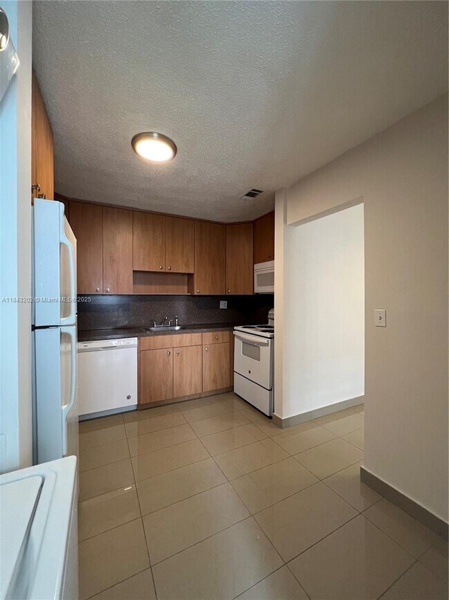 Building Photo - 7500 SW 153rd Ct