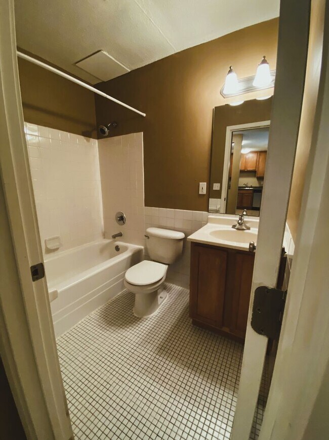 Building Photo - 3729 Snelling Ave