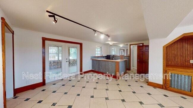 Building Photo - 552 Seagate Ave