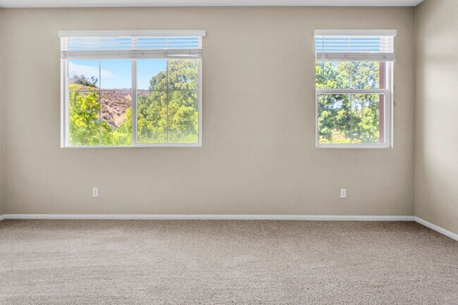 Building Photo - Beautiful townhome in Mission Valley!  Ava...
