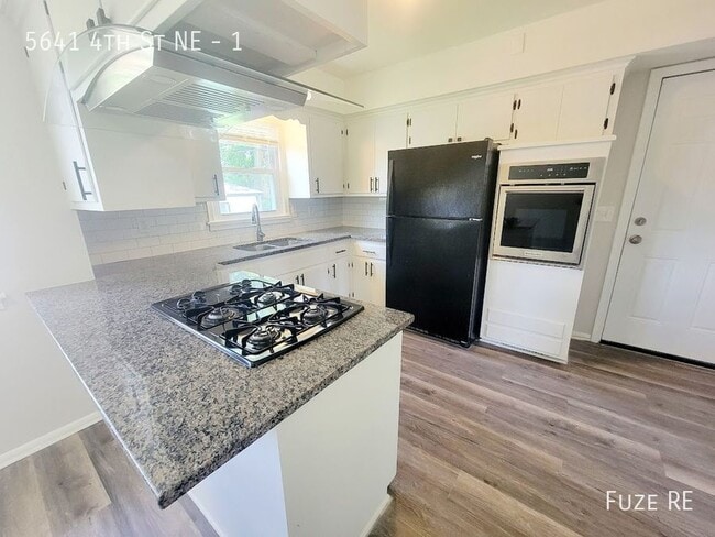 Building Photo - 5641 4th St NE