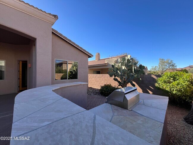 Building Photo - 13451 E Ace High Dr