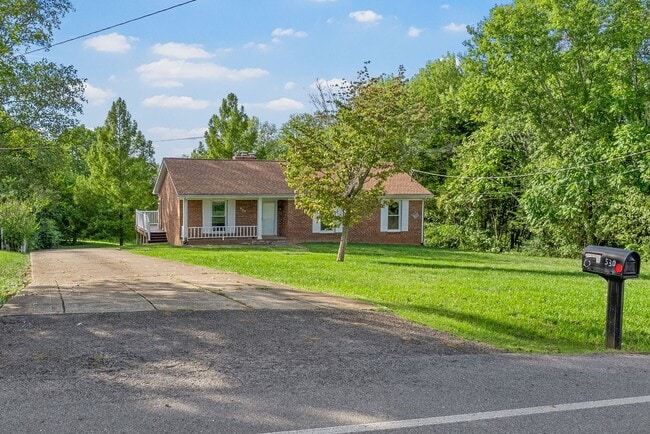 Building Photo - Nice all brick home- in the heart of Sango!