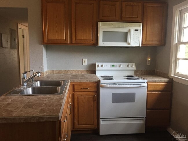 Building Photo - 8 Baggett Ct