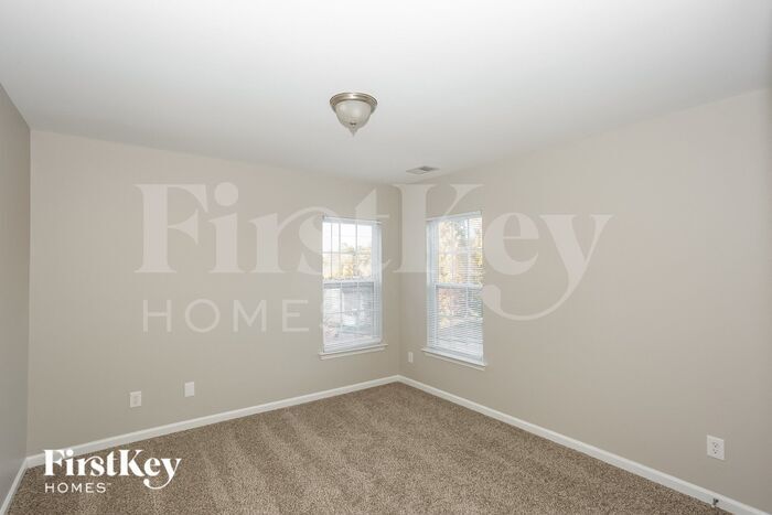 Building Photo - 3216 Castlemaine Dr