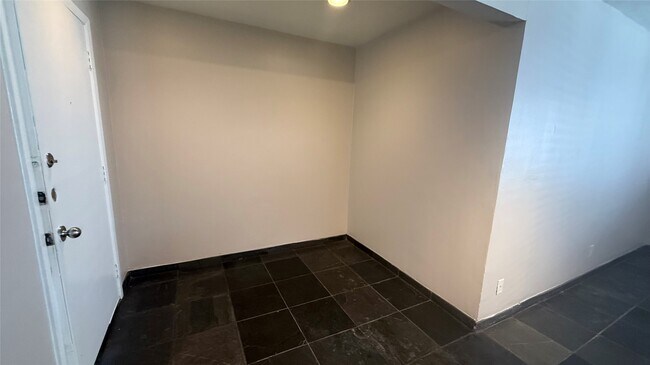 Building Photo - 420 W Alabama St